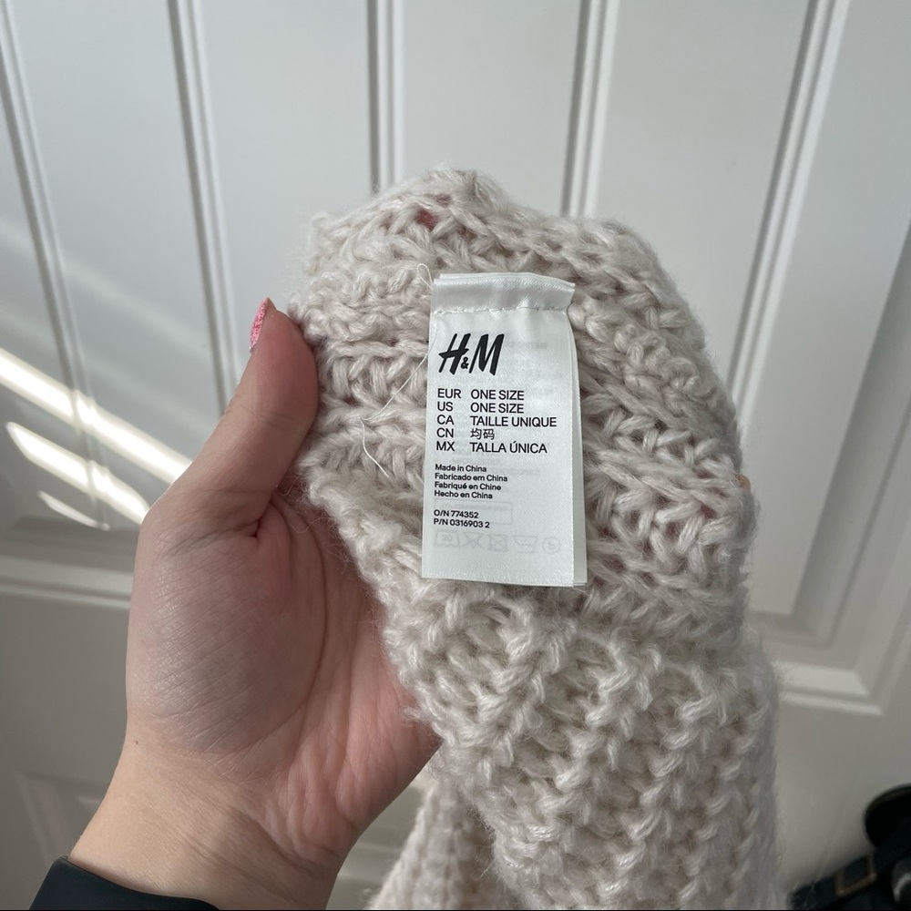 H&M Infinity Scarf - Picture 2 of 3